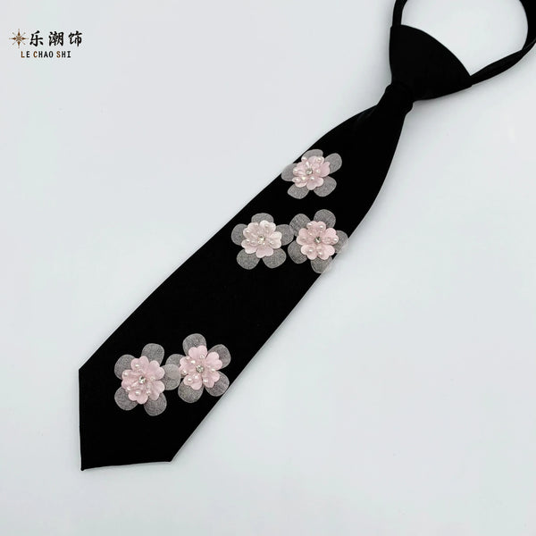 Le Chao crystal petal tie