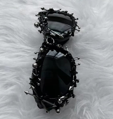 TALKLESSFASHION European and American street punk rivet metal design sense color European and American sunglasses fashionable trend face small glasses
