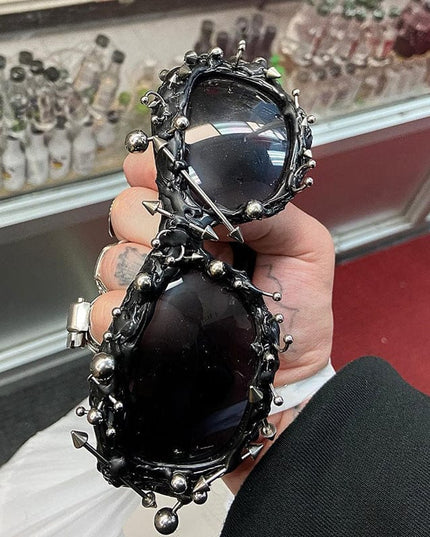 TALKLESSFASHION European and American street punk rivet metal design sense color European and American sunglasses fashionable trend face small glasses