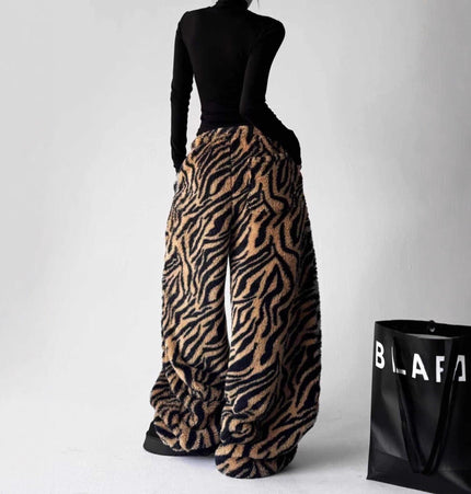 TALKLESSFASHION Korean retro lazy leopard print warmth can be worn inside and outside, wide-leg sweatpants, women's winter casual jazz dance scimitar pants