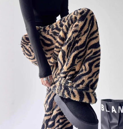 TALKLESSFASHION Korean retro lazy leopard print warmth can be worn inside and outside, wide-leg sweatpants, women's winter casual jazz dance scimitar pants
