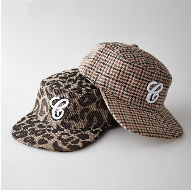 TALKLESSFASHION Korean version of niche retro leopard print flat top flat brim hat for men and women, fashion trend, cool and handsome, sweet and spicy, casual and versatile